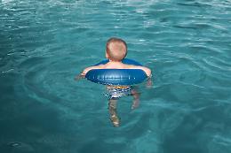 Verona, bimbo annegato in piscina: dichiarata la morte cerebrale