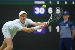 Jannik Sinner travolgente, l'Italia al terzo turno a Wimbledon anche con Sonego, Cobolli, Darderi e Cocciaretto 