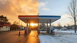 Fare benzina di notte conviene: ecco perché