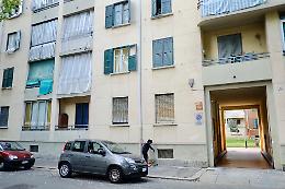 Torino, 26enne arrestato a Mirafiori dopo aver minacciato di darsi fuoco con il figlio di 4 anni