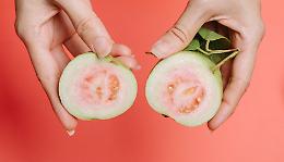 Dalla frutta alla moda: lo stile Guava Girl conquista l'estate