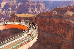Parchi USA più cari per i turisti: Trump firma l’ordine per la priorità ai cittadini