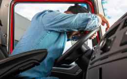 Camionista si suicida a 59 anni per lo stress: verso l'abbreviato i capi che lo vessavano