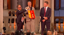 Andrea Bajani vince il Premio Strega 2025: Torino è sul podio