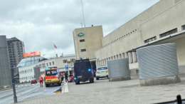 Terrore a Tampere: accoltella i passanti fuori dal centro commerciale, 4 feriti
