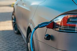 Mal d'auto in aumento con le elettriche: ecco perché le nuove auto ci fanno star male