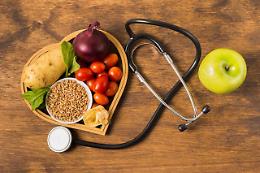 Ecco come sopravvivere al caldo di luglio: i consigli degli esperti dell’ospedale Koelliker