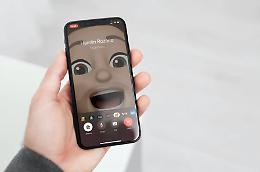 "Vuoi vederlo nudo?", il nuovo messaggio che potrebbe comparire sul tuo Iphone, con iOS 26 arriva il filtro anti-nudità su FaceTime