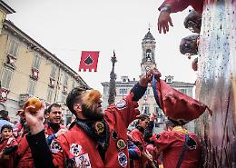 Storica riorganizzazione della Battaglia delle Arance: una nuova era di sicurezza e tradizione per il Carnevale di Ivrea