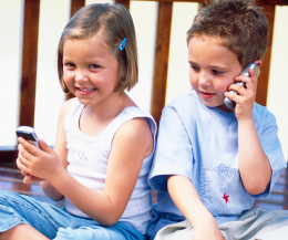 Il Portogallo vieta i telefoni in classe: arrivo lo stop nelle scuole primarie dal prossimo anno