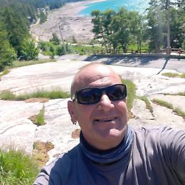 Perde il controllo della moto e muore a Ivrea: la vittima è Gianfranco Vogliano