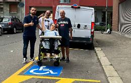 Un parcheggio che cambia la vita: la storia di Asia e della sua famiglia