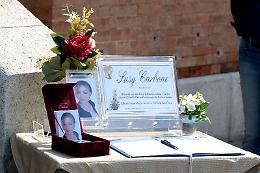 Un paese in silenzio per Susy Carbone: stamani i funerali della donna