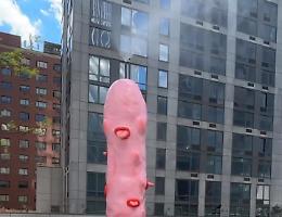La fontana fallica a New York che divide l’opinione pubblica