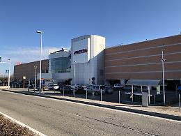 Furti nei parcheggi dei supermercati di Cuneo: due uomini arrestati in flagranza