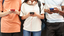 Olanda, niente più smartphone in classe: il 75% degli istituti segnala un netto migliorato nei risultati