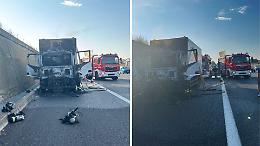 Furgone in fiamme sulla tangenziale sud, direzione Milano