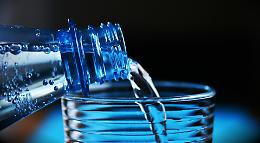 La verità sull'acqua frizzante: 5 miti da sfatare per idratarsi senza paure