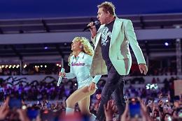 Sabrina Carpenter invita sul palco i Duran Duran, le vecchie generazioni incontrano quelle nuove, ed è uno spettacolo sia per gli occhi che per le orecchie