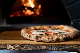 Pizza regina dell’estate 2025: tra tradizione, innovazione e nuove abitudini