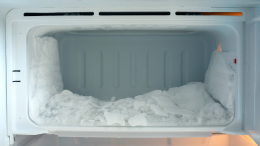 Sbrinare il frigo: il trucco per una casa più efficiente e bollette più basse