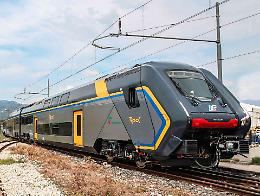 Treni bloccati e corse fantasma: i disagi continuano sulla ferrovia per Chivasso e Torino