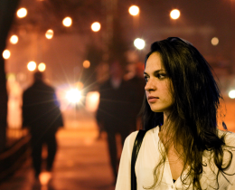 Esci di sera? A Torino c'è l'app anti violenza (non solo per le ragazze)