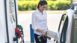 Quella piemontese è la benzina più economica, ma non è un buon segno...