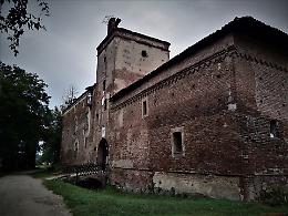 Sacerdoti murati vivi, suicidi ed omicidi terribili al Castello della Rotta di Moncalieri, un racconto del posto più spettrale al di fuori di Torino