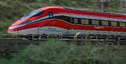 La linea ferroviaria soffre il caldo (e la manutenzione): treni in ritardo di 110 minuti ad agosto