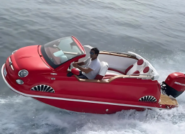 Fiat, la 500 diventa (anche) un motoscafo. Ecco quanto costa