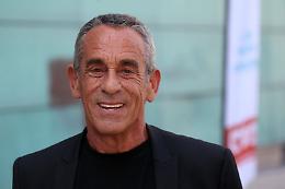 Francia in lutto per Thierry Ardisson: addio al re irriverente dei talk-show