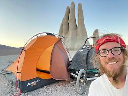 Camminare con Nicolò Guarrera per l’ultima tappa del suo giro del mondo a piedi