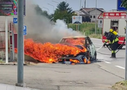 Poirino, vettura va in fiamme in via Marocchi, non ci sono feriti