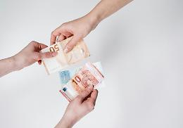 Lanzo Torinese, torna l'imbroglio del resto da 50 euro: denunciate due donne e un uomo