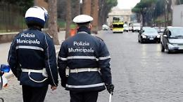Le vecchie divise della Polizia Locale diventano moda sostenibile, parte il progetto RiVestiTo