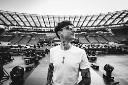 Chi è il cantante Ultimo, la sua vita, quanti anni ha, la fidanzata e il figlio (nato da poco)