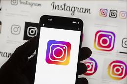 Influencer, compensi in calo ma il mercato cresce: nel 2025 vincono i creator di fascia media
