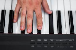La musica da pianoforte per mano sinistra: la curiosa storia del repertorio, che parte da un infortunio di guerra