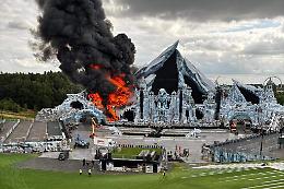 Incendio devasta palco del Tomorrowland poco prima dell'inizio del festival: "si svolgerà come sempre"