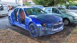 I ladri smontano la Maserati da 100mila euro: dall'auto spariti portiere, paraurti, fanali e cruscotto