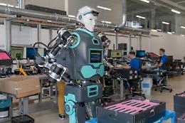 Torino, ecco RoBee, il robot operaio (da 140.000 euro): una fabbrica nell'ex Maserati?