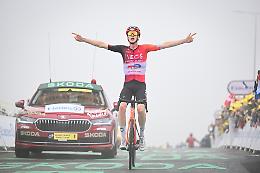 Thymen Arensman, fuga vincente al Tour ma Pogacar allunga
