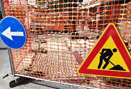 Cedimento stradale in via Trione a Cuorgnè: strada chiusa fino a fine luglio
