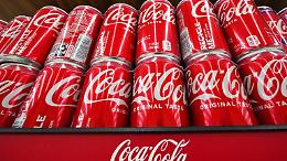 Ecco la nuova Coca-Cola “diet” voluta da Trump: meno mais, più zucchero (e più polemiche)
