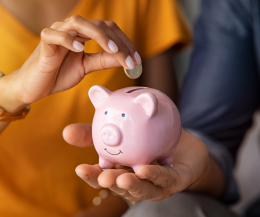 Gli italiani risparmiano sempre di più (per paura): il tasso tocca il 58% per la prima volta in vent'anni