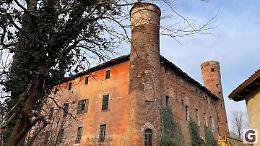 La sua storia millenaria e silenziosa, fra le rovine di Torino, il Castello del Drosso ormai abbandonato è rimasto fermo nel medioevo 
