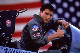 Un selfie alla Tom Cruise per i quarant'anni di "Top Gun"