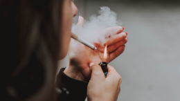 Sigarette elettroniche e tabacco tradizionale legati a depressione e ansia negli adolescenti
