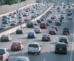 Arrivano i bollini neri sulle autostrade italiane: ecco i giorni dove il traffico sarà più intenso